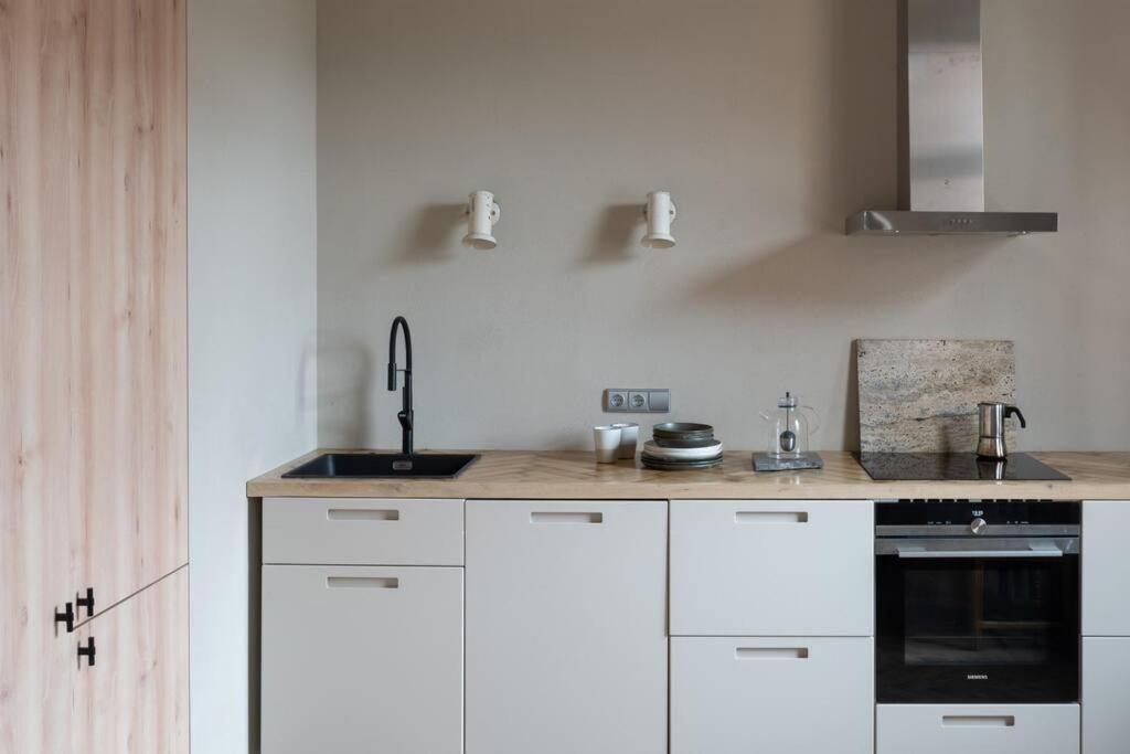 Authentic 1 Bd Old Town Apartment By Hostlovers Каунас Екстер'єр фото