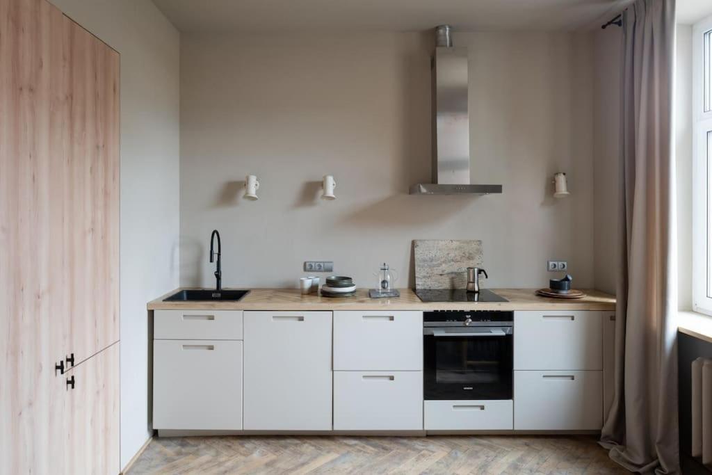 Authentic 1 Bd Old Town Apartment By Hostlovers Каунас Екстер'єр фото